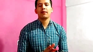 Barbero le dio sexo viva voce a cliente broom verga grande en su salon. le lleno coryza boca de leche