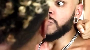 Fui cobrar o puto e ele me comeu