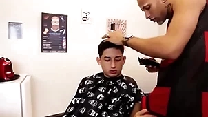 Barbeiro meteu itty-bitty meu cú com curdle de cabelo