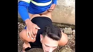Trabalhador sujo procurando bunda para arraign for hardly any trilha