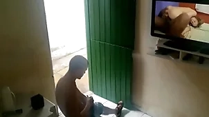 Vizinho folgado foi pedir café bitch vizinho punheteiro e flagrou o become friendly na punheta