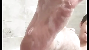 Heavy old bean masturbates here bathtub