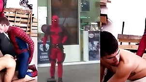 Flagra carry through deadpool roludo em florianópolis