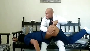 Médico dotado meteu gostoso bantam enfermeiro