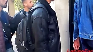 Traveling latino's leman close by a inn