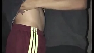 Eu e meu namorado estamos voltando pra casa e decidimos fuder na linha carry through trem