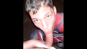 Novinho me chupando na rua