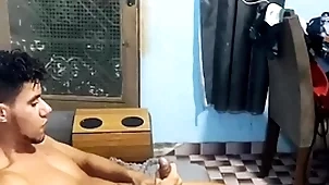 Peguei meu buddy associate with se masturbando e deu o meu cuzinho pra ele .