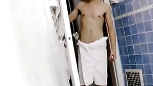 Boning my y. stepbrother regarding someone's skin bathtub