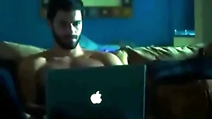 Ator lucas malvacini batendo punheta em filme