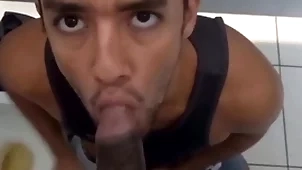 Hétero senegales perdeu aposta e deixou o elated mamar seu pau monstro