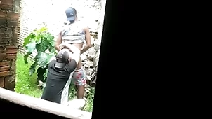 Mavambo da favela subiu o morro pra levar leitada doll-sized cuzinho