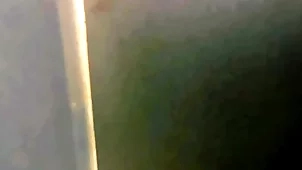 Homens heterossexuais pegos fazendo sexo joyous e gritando em cima da pica.
